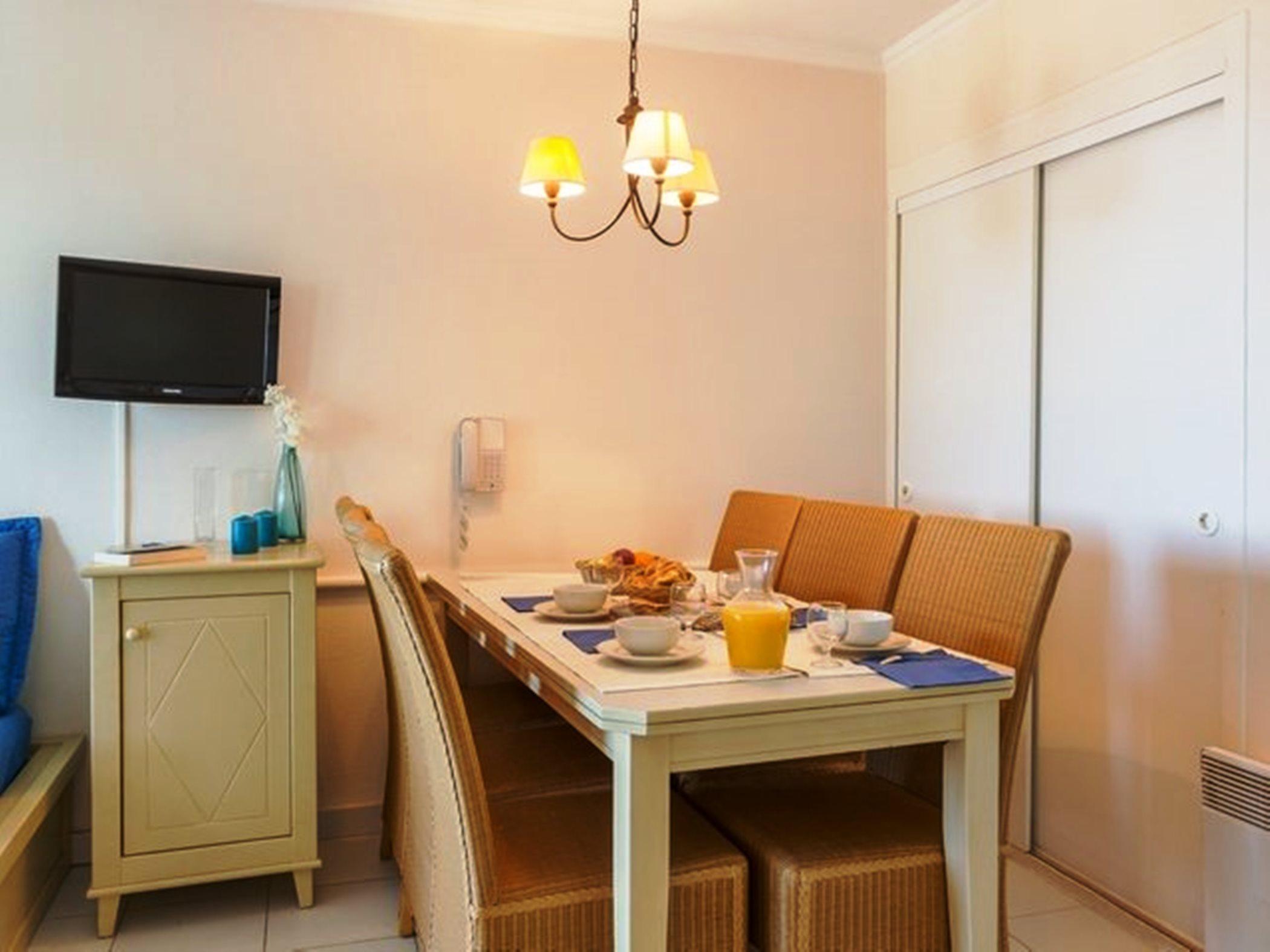 Residence Pierre & Vacances L'Ange Gardien วีลล์ฟรองซ์-ซูร์-แมร์ ภายนอก รูปภาพ