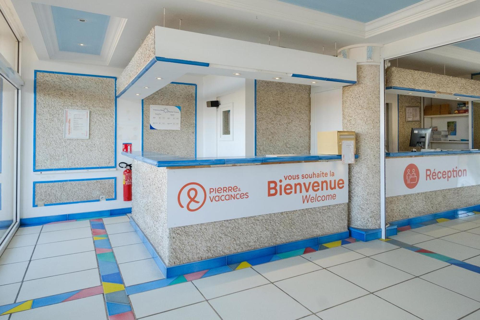 Residence Pierre & Vacances L'Ange Gardien วีลล์ฟรองซ์-ซูร์-แมร์ ภายนอก รูปภาพ